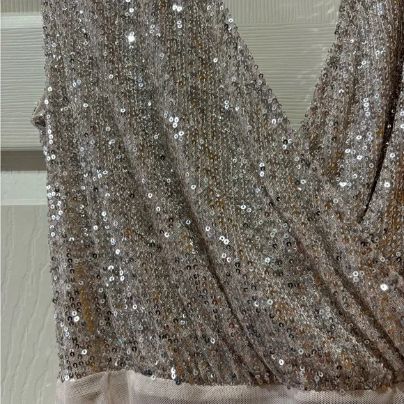 NWT Lulu’s Evening of Wonder Sequin Cowl Back Bodysuit - Picture 5 of 9